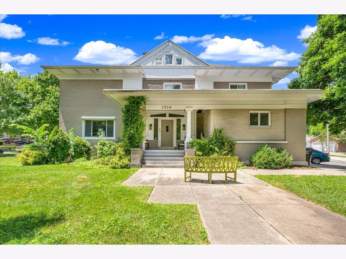 Homes & Condos & Townhomes For Sale Davis Addition Bloomington Illinois, 1314 Fell Avenue