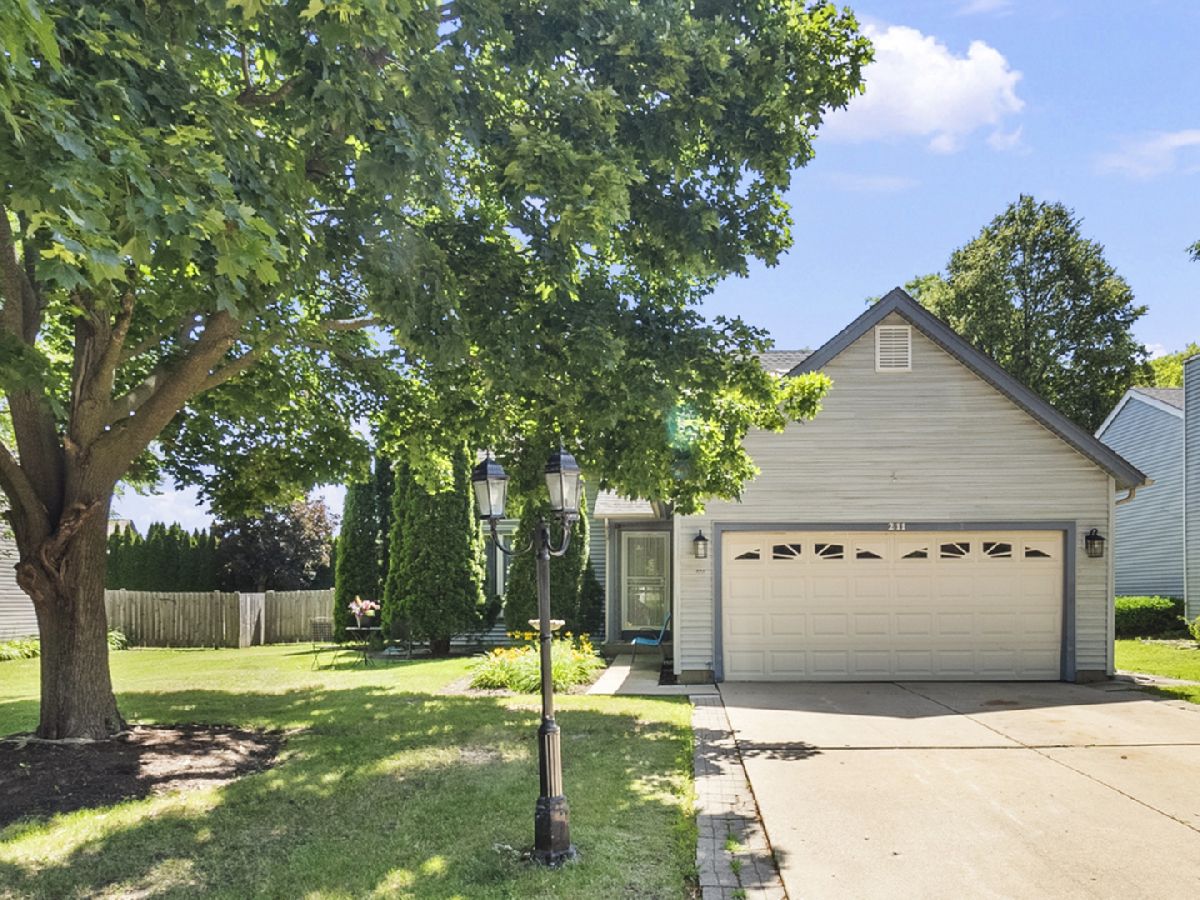 Homes For Sale Settlers Lake Streamwood Illinois, 211 Oltendorf Road