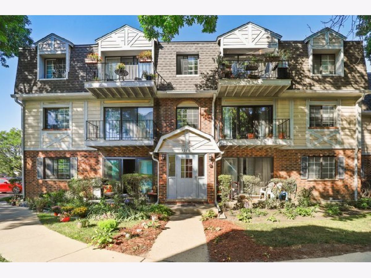 Condominiums For Sale Bishops Gate Northbrook Illinois, 3256 Sanders Road