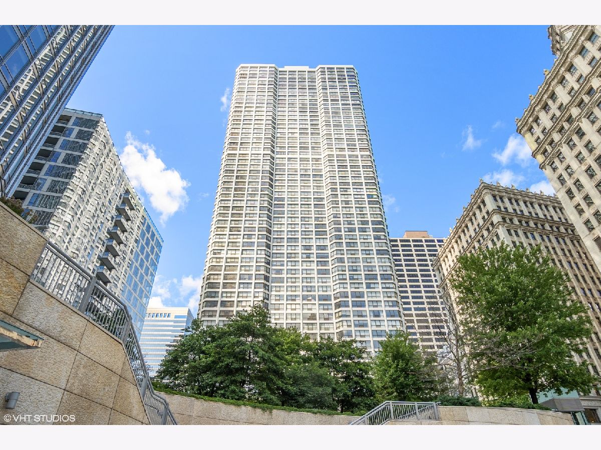Condominiums Sold River Plaza Chicago Illinois, 405 Wabash