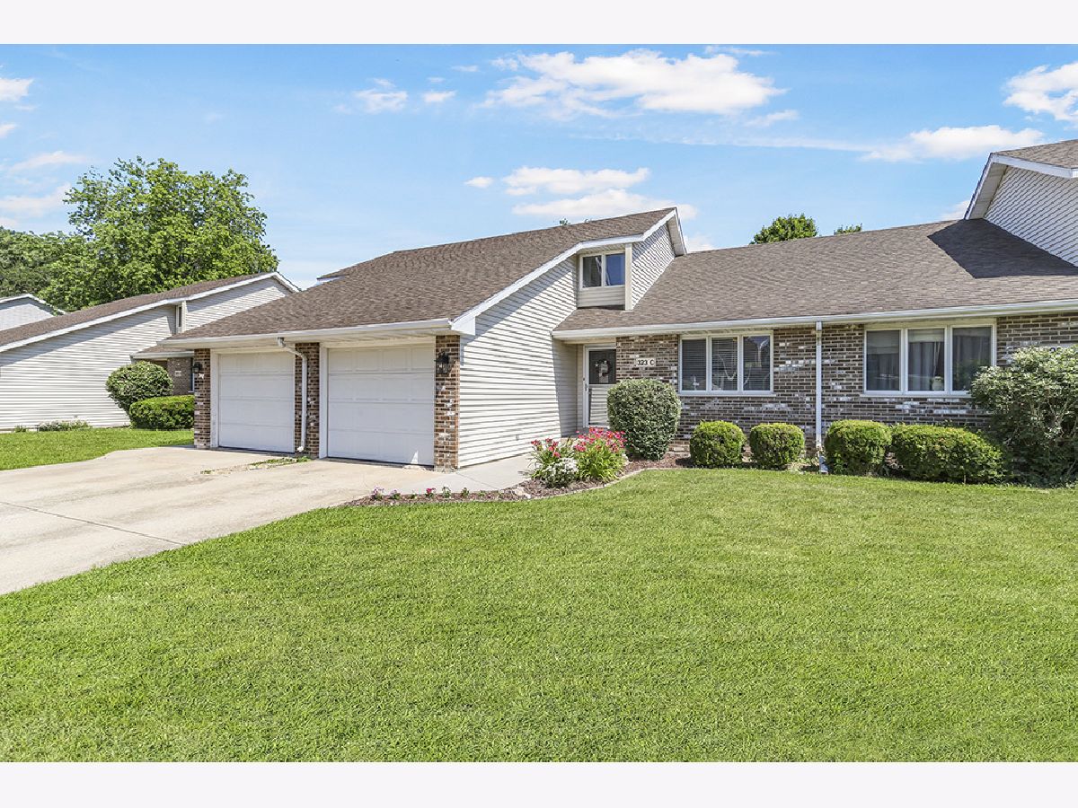 Condos & Townhomes Sold Vista Commons Minooka Illinois, 323 Vista