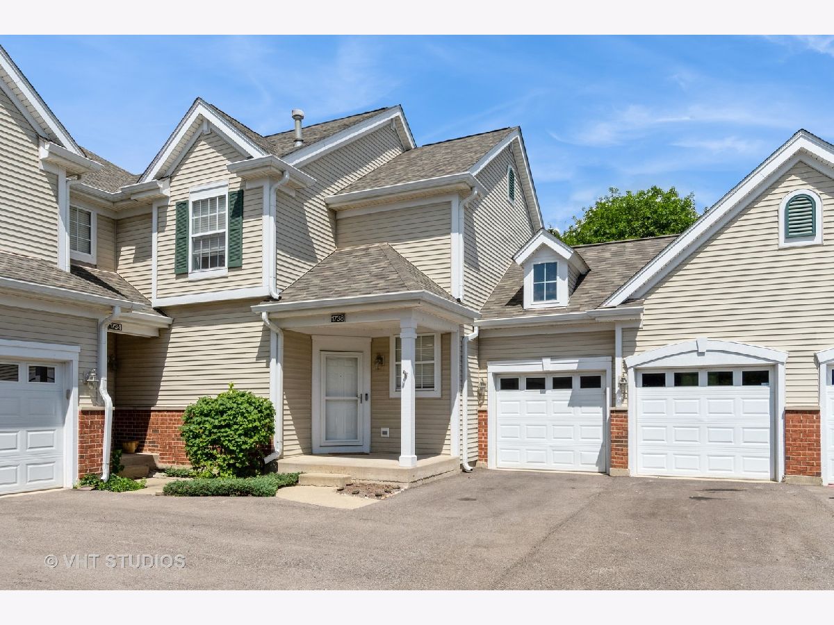 Townhomes & Homes For Sale Briarcourt Villas Aurora Illinois, 1738 Landreth Court