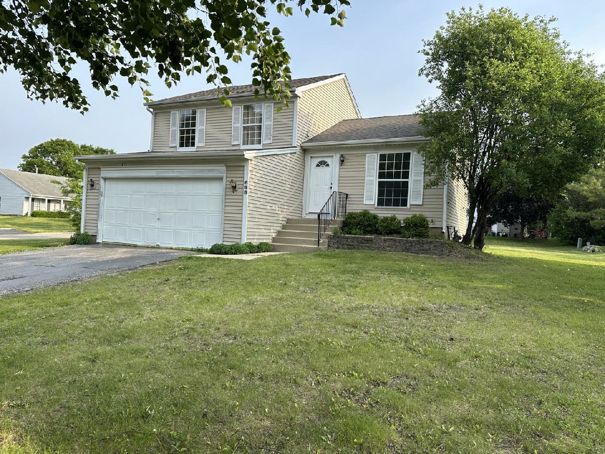  Rented Crystal Lake Illinois, 698 Juniper