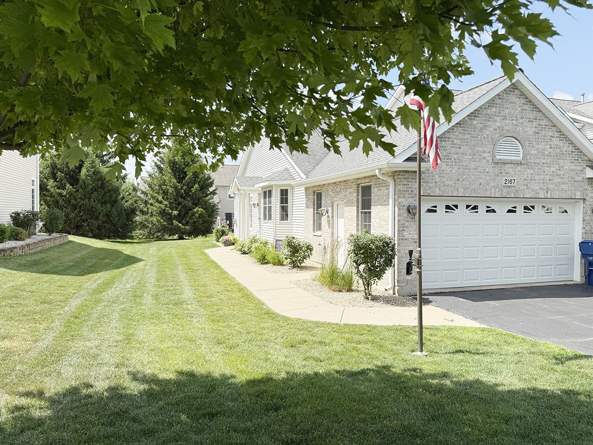 Townhomes & Homes Sold Fairview South Dekalb Illinois, 2167 Autumn