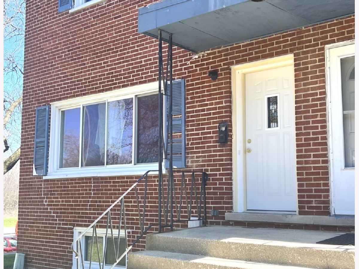 Rented Villa Park Illinois, 905 North