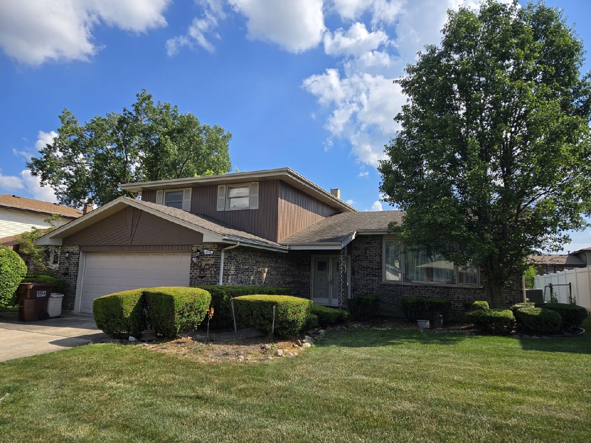 Homes For Sale La Grande Vista Oak Forest Illinois, 6305 157th Street