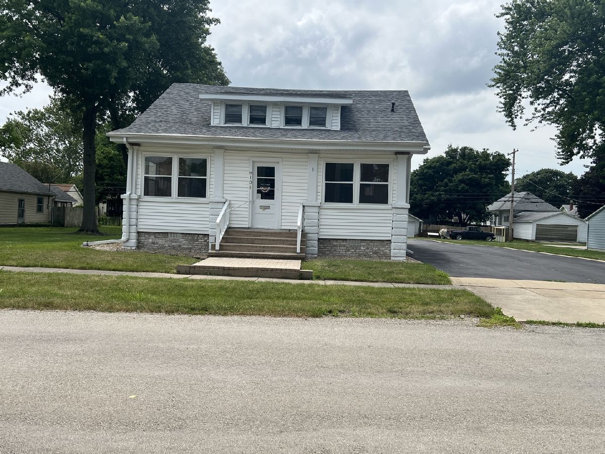  Sold Clinton Illinois, 810 Adams