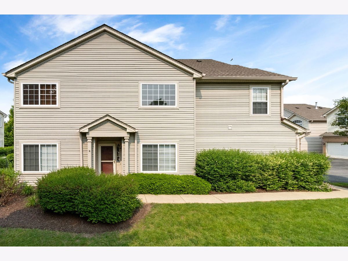 Townhomes Sold Abington Trace Aurora Illinois, 390 Jamestown