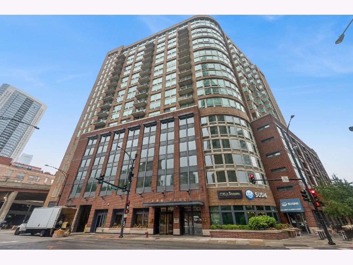 Condominiums For Sale Park Place Chicago Illinois, 600 Kingsbury Street