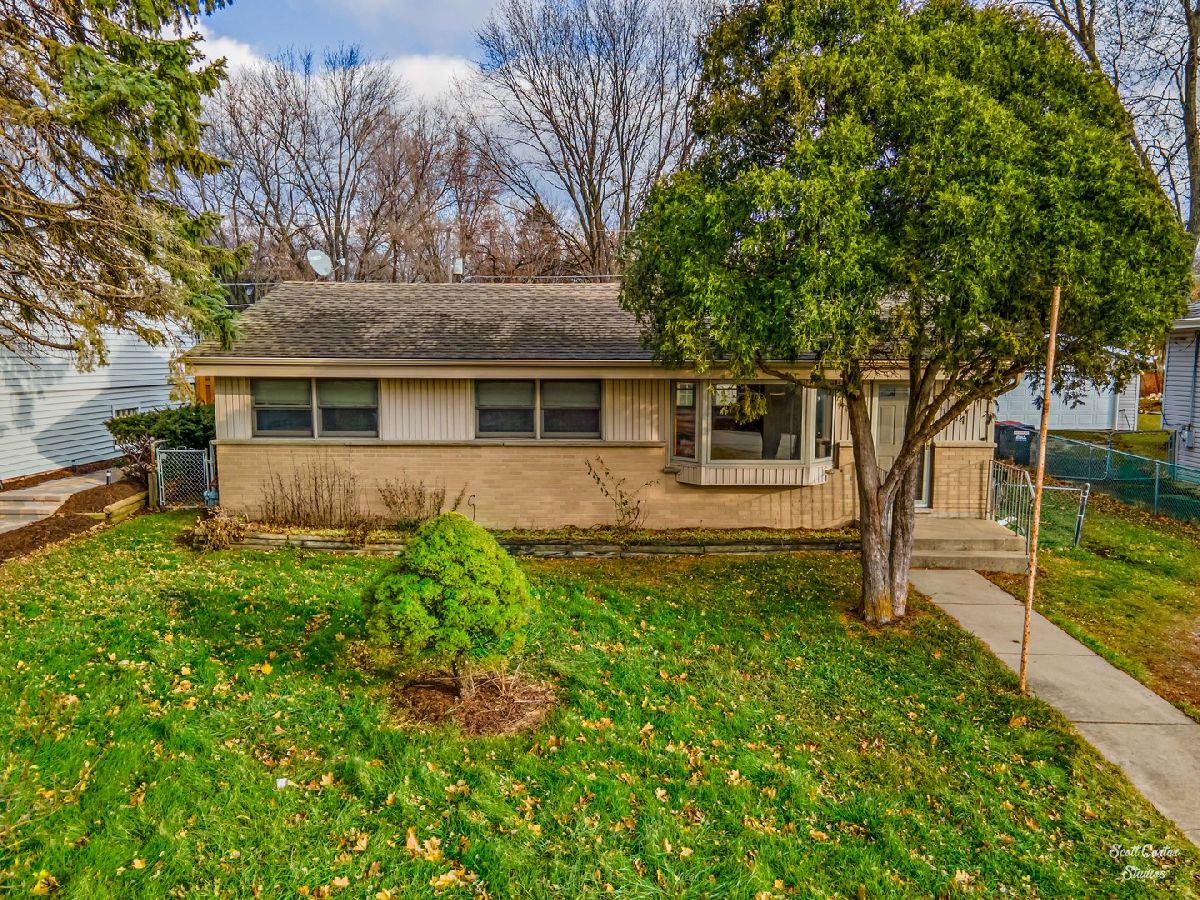  Rented Lake In The Hills Illinois, 1414 Clayton Marsh