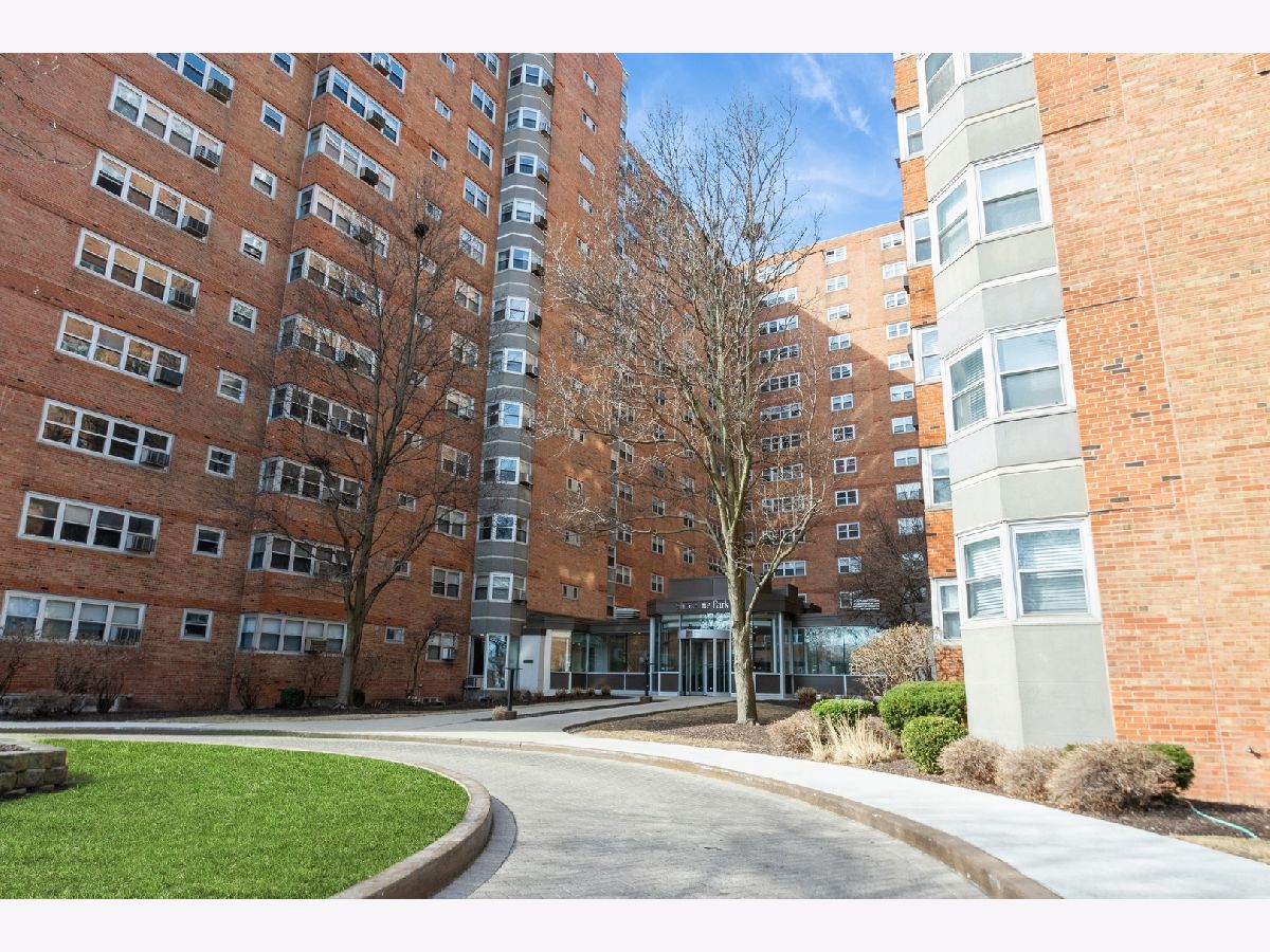 Condominiums Sold Shoreline Park Chicago Illinois, 4960 Marine