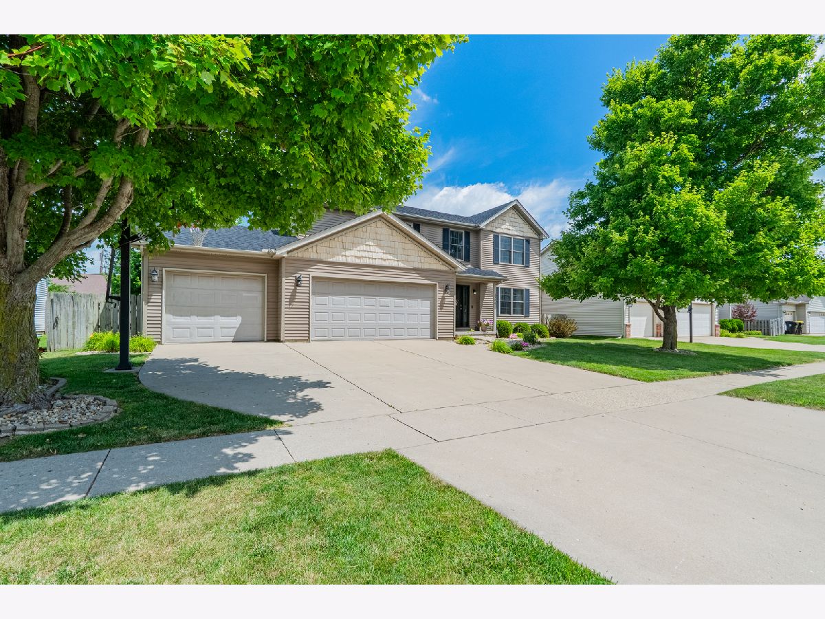 Homes & Condos & Townhomes Sold Eagles Landing Normal Illinois, 2900 Bear Claw
