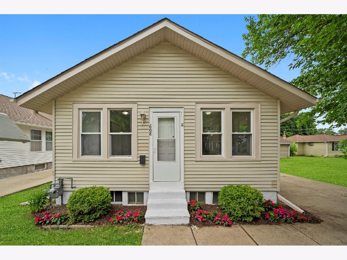  Rented Elgin Illinois, 608 Glenwood