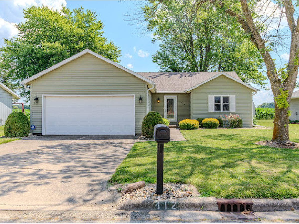  For Sale Lincoln Illinois, 412 Holly Drive