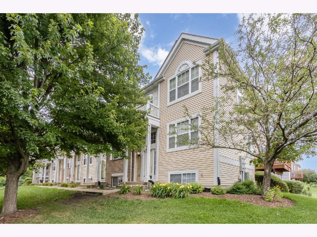 Townhomes Rented Lincoln Station Oswego Illinois, 562 Lincoln Station
