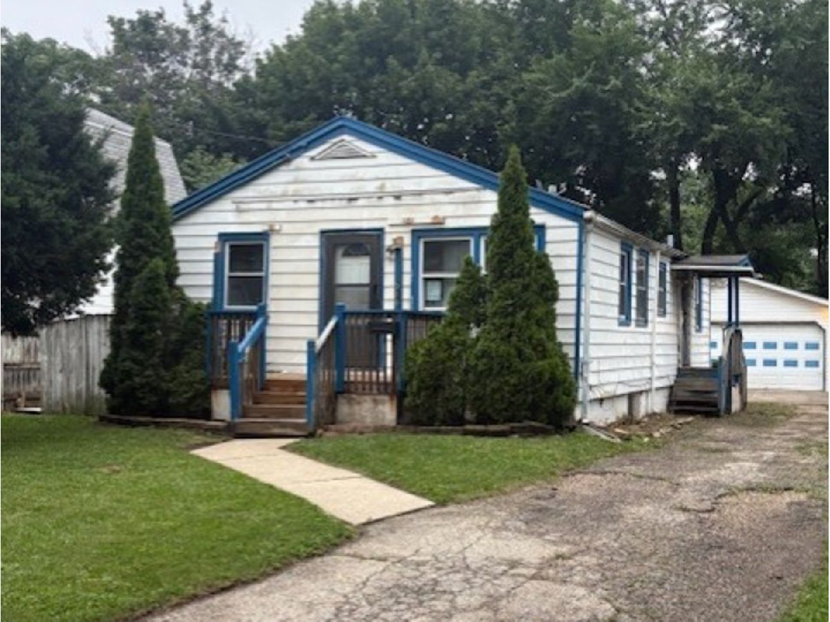  Sold Elgin Illinois, 915 Liberty