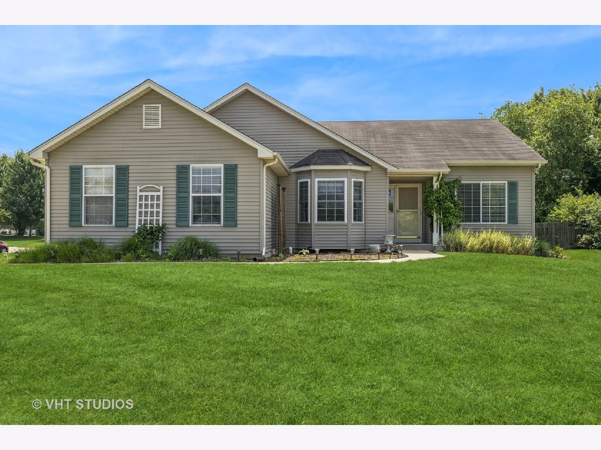 Homes & Condos & Townhomes For Sale Boone Creek Mchenry Illinois, 5801 Castlewood Trail