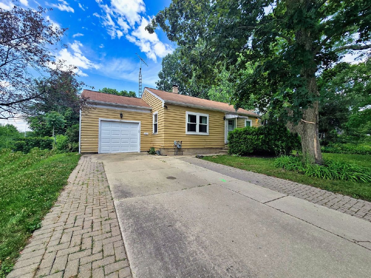 Homes & Condos & Townhomes Sold Fox River Woodlands Geneva Illinois, 411 Woodward