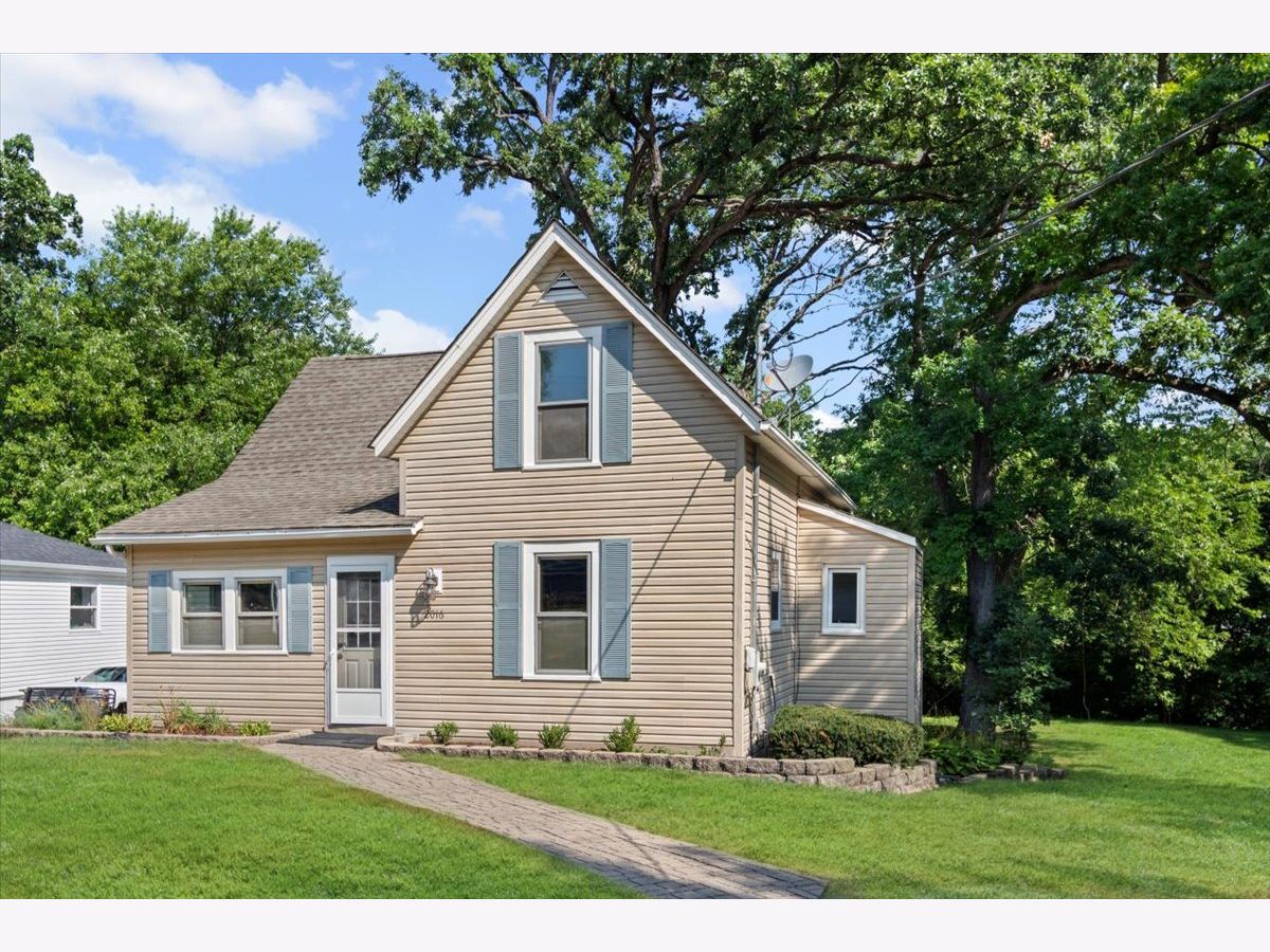 Homes For Sale Root Springs Cary Illinois, 2016 Grove Lane