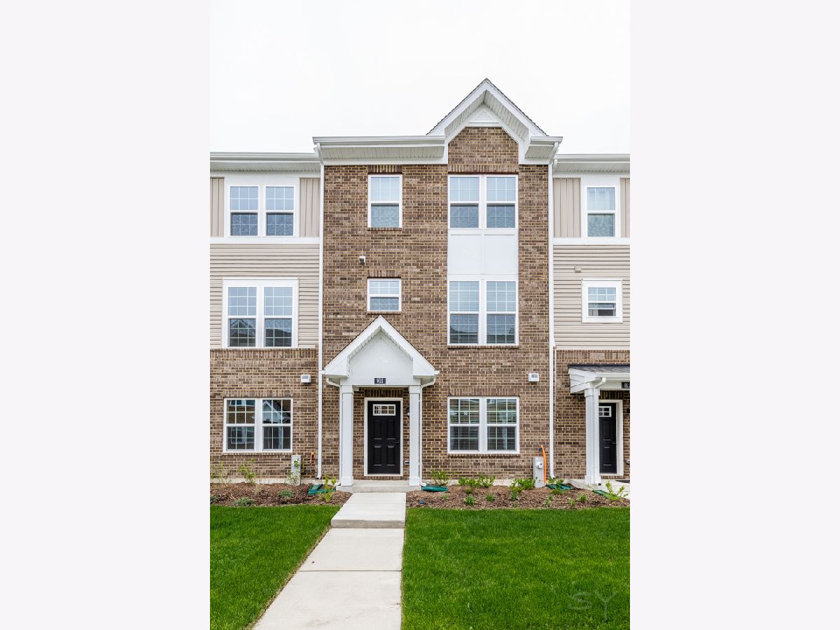 Subdivision Rented London Crossing Wheeling Illinois, 914 Jenkins