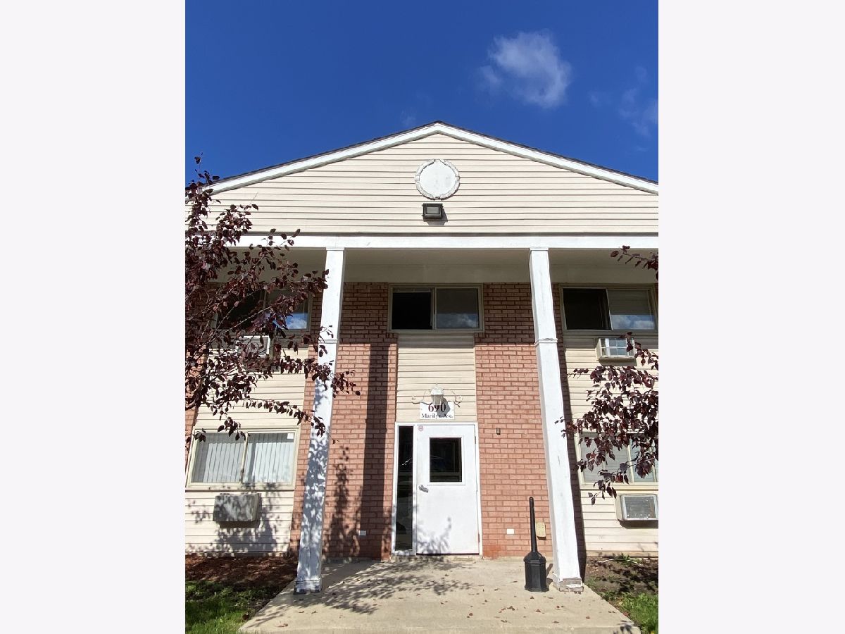  Rented Glendale Heights Illinois, 690 Marilyn