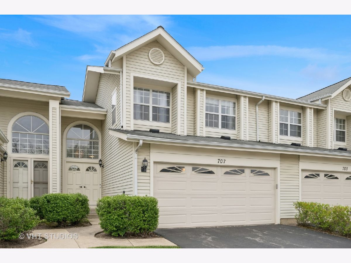 Townhomes & Homes Sold Weathersfield North Schaumburg Illinois, 707 Sturnbridge