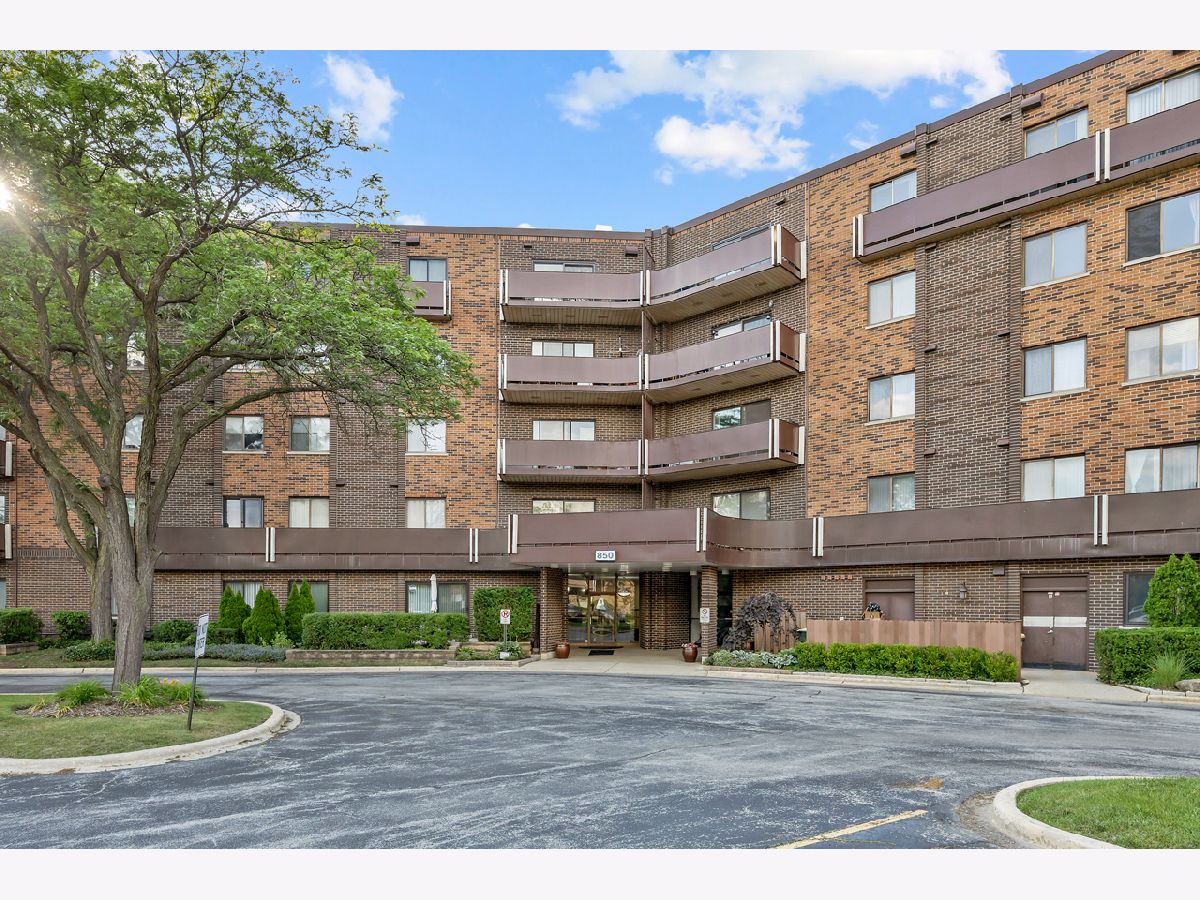 Condominiums For Sale Village On The Lake Elk Grove Village Illinois, 850 Wellington Avenue