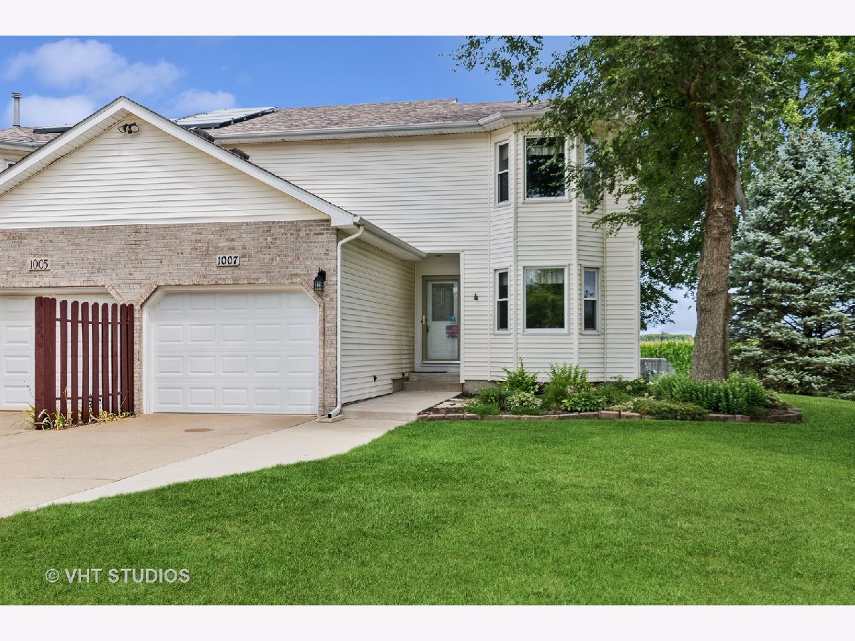 Homes & Townhomes Sold Sandhurst Sandwich Illinois, 1007 Whitetail