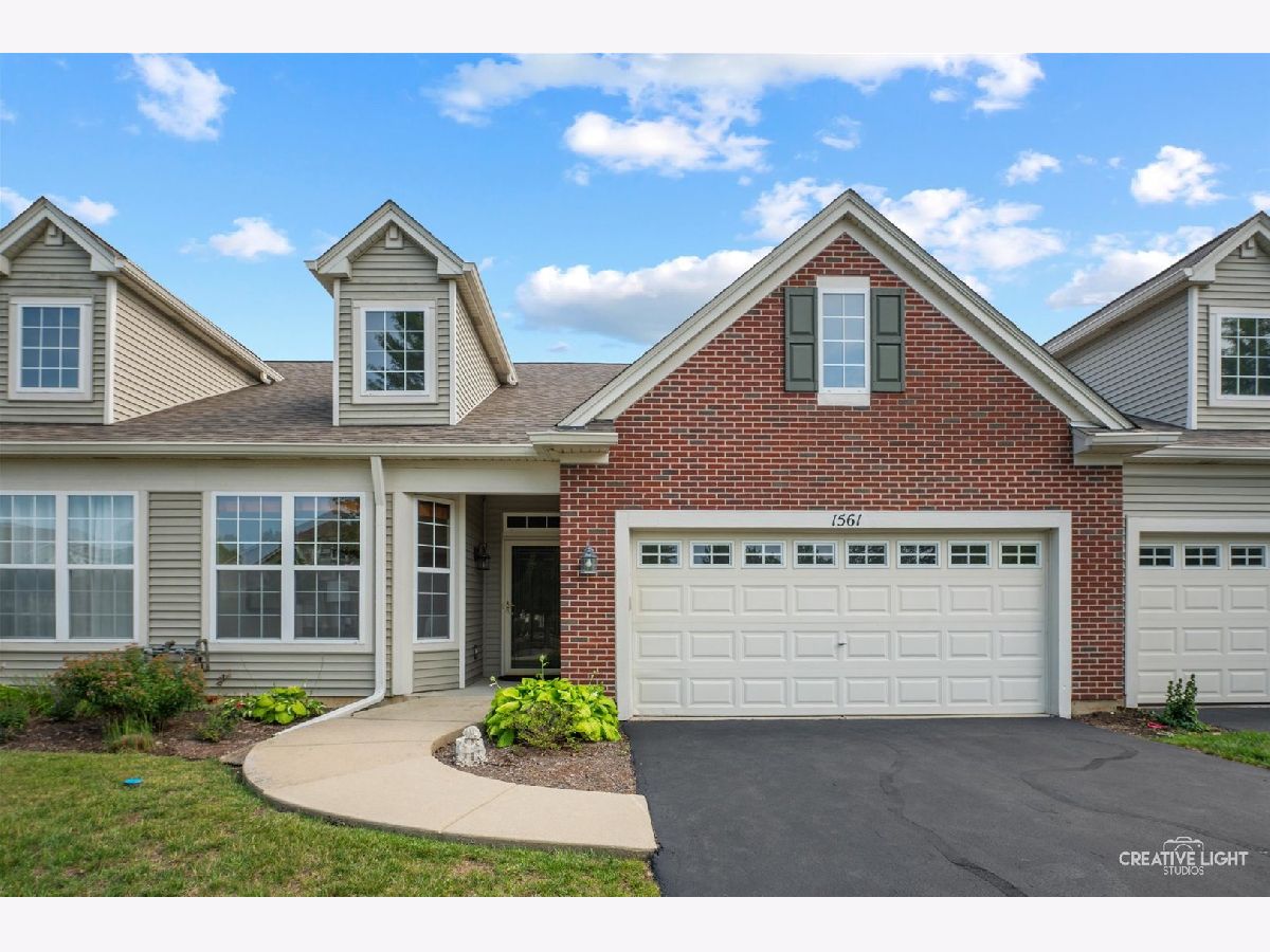 Townhomes For Sale Chatham Grove Aurora Illinois, 1561 Catalina Lane
