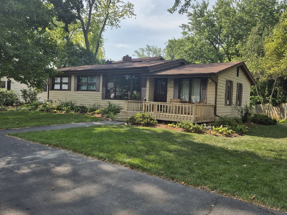Homes Sold Colonial Village Batavia Illinois, 1214 Brandywine