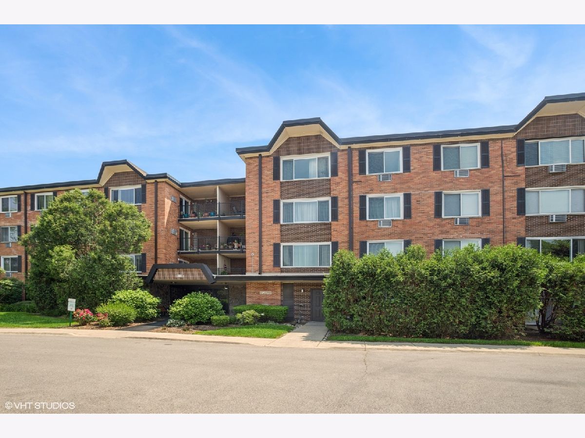 Condominiums Sold Mallard Cove Arlington Heights Illinois, 1217 Old Wilke