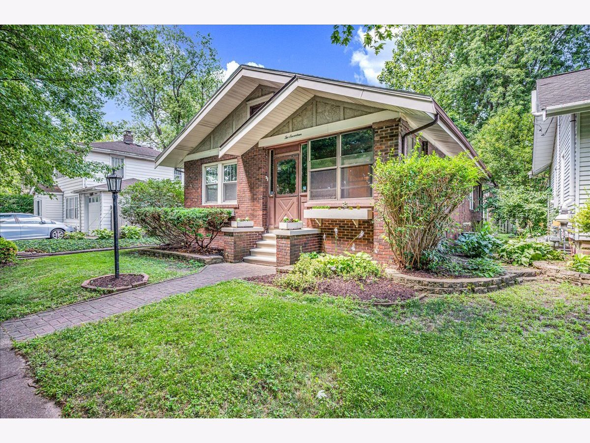 Homes & Condos & Townhomes Sold Founders Grove Bloomington Illinois, 217 Florence