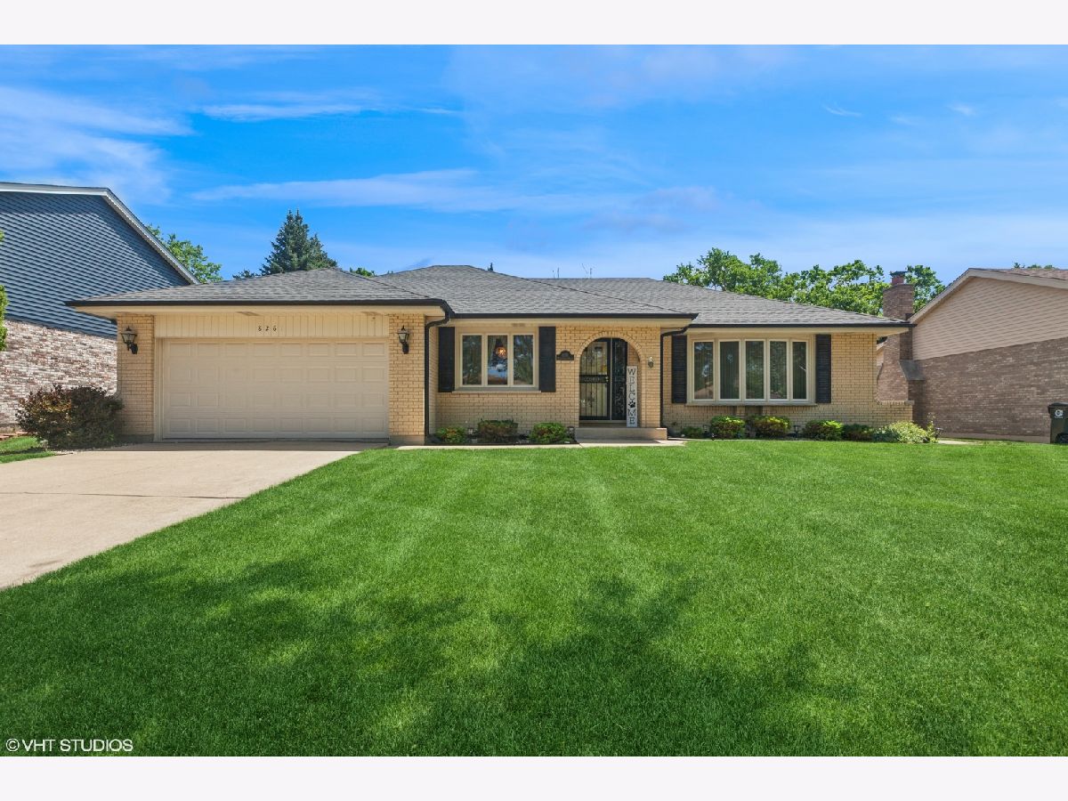 Homes & Condos & Townhomes Sold Farmingdale Village Woodridge Illinois, 8261 Meadowwood