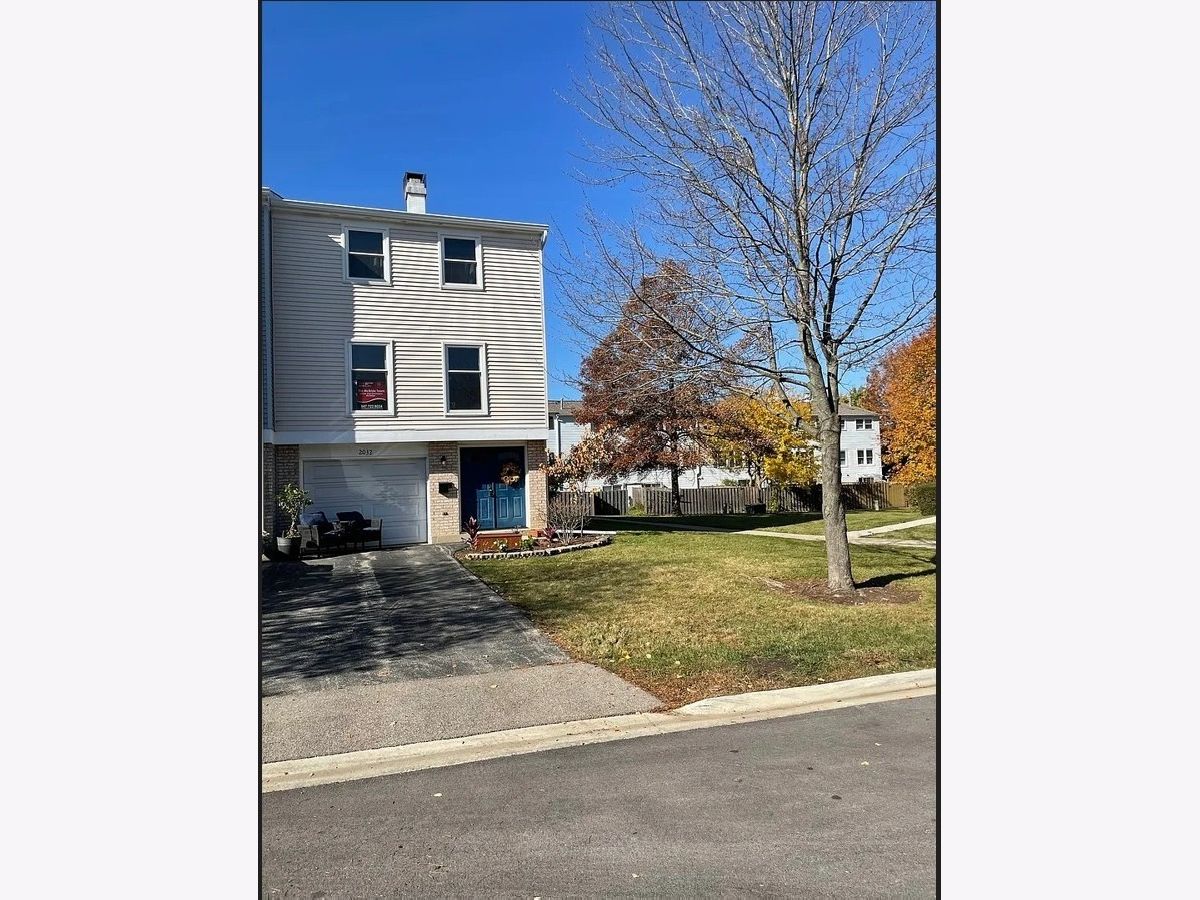 Townhomes & Condos Rented Sheffield Towne Schaumburg Illinois, 2032 Stanley