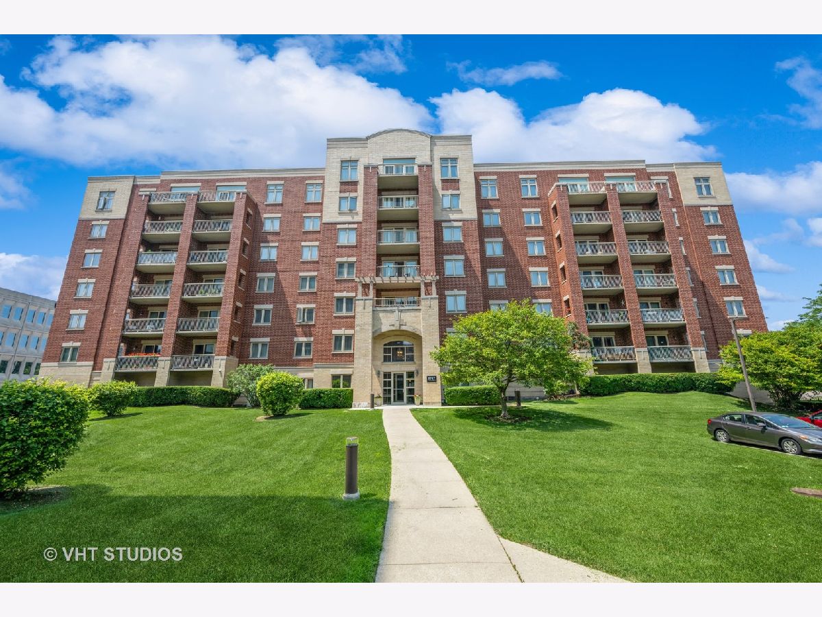 Condominiums Rented Bryn Mawr Place Chicago Illinois, 8747 Bryn Mawr
