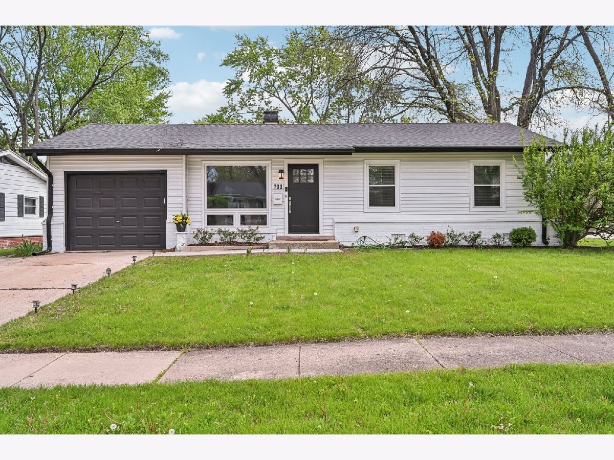  Sold Elk Grove Village Illinois, 700 Delphia