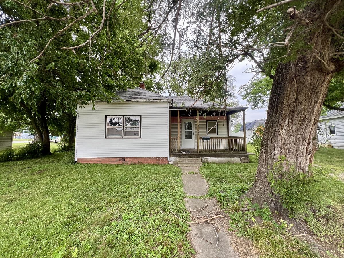  Sold Clinton Illinois, 809 Macon