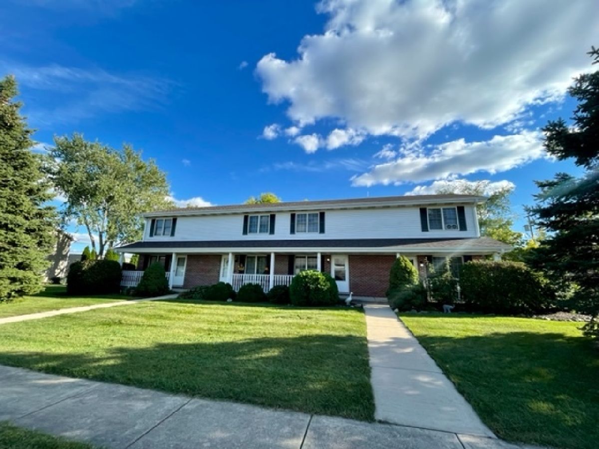  Rented Yorkville Illinois, 106 Colonial