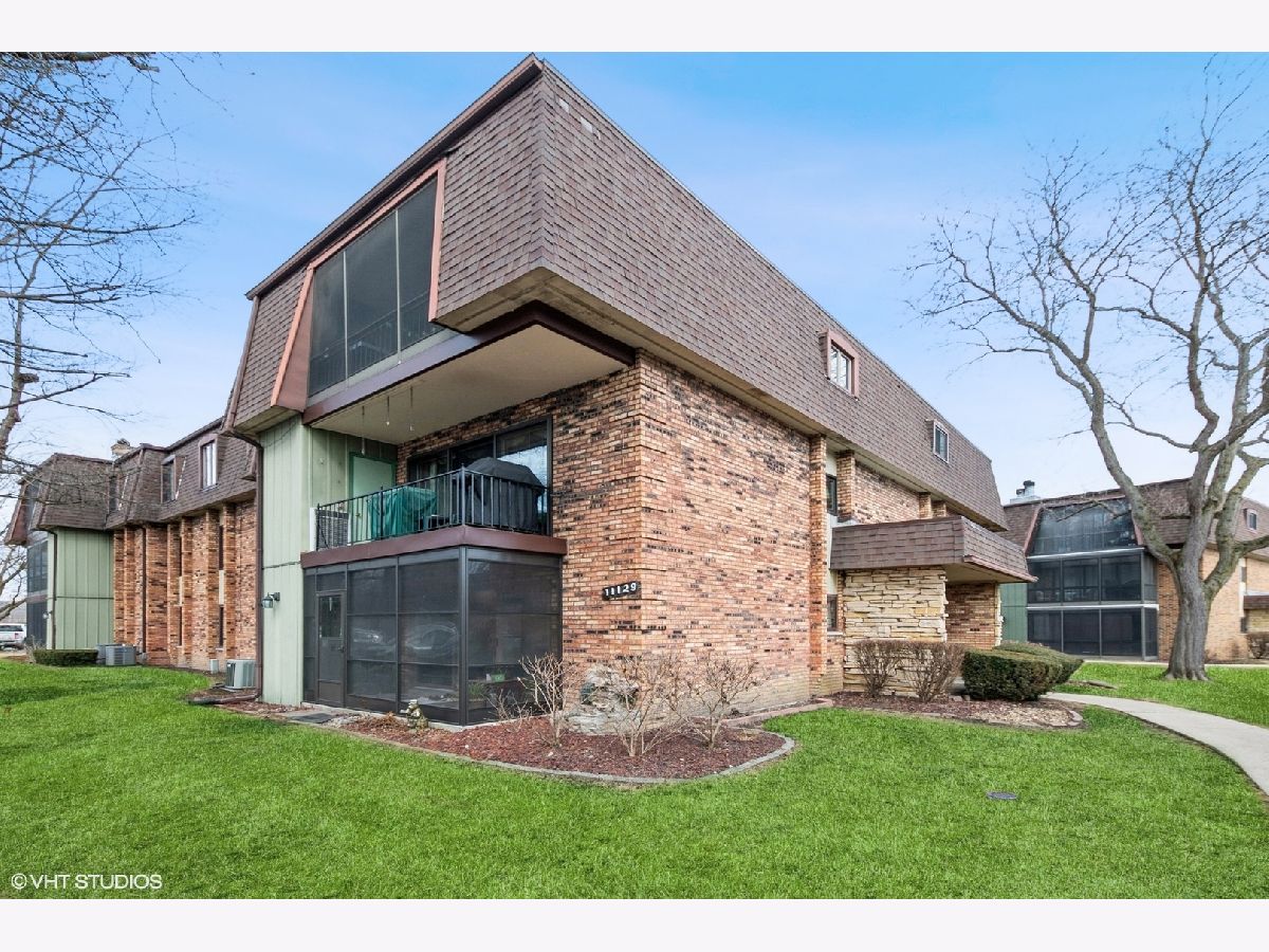 Condominiums Sold Woods Edge Palos Hills Illinois, 11129 Northwest