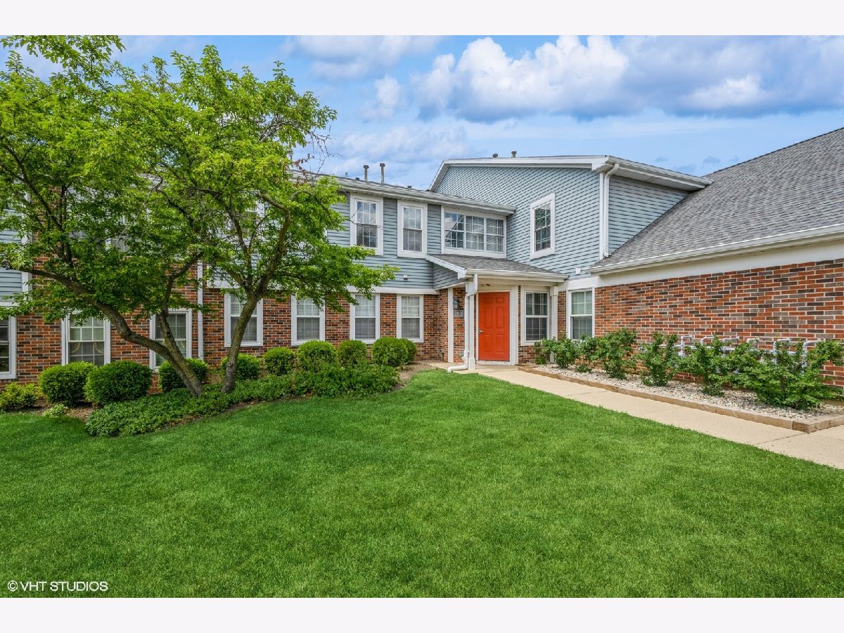 Condominiums Sold Hamilton Place Palatine Illinois, 260 Lynn