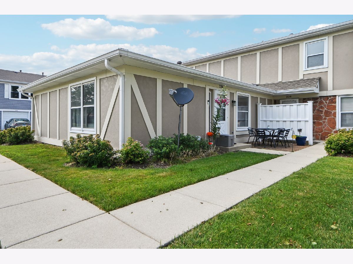 Townhomes & Condos & Homes Sold Nantucket Cove Schaumburg Illinois, 226 Nantucket Hbr