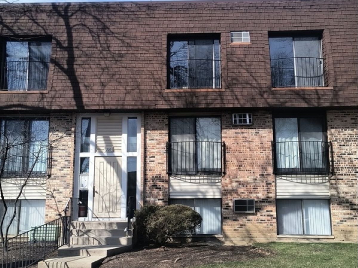  Rented Glendale Heights Illinois, 205 N Waters Edge