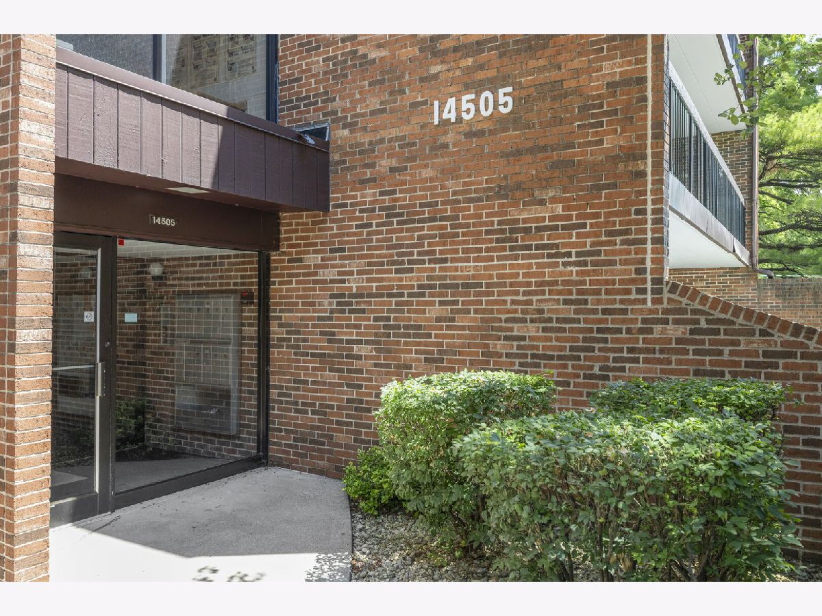Condominiums Sold Scarborough Fare Oak Forest Illinois, 14505 Central