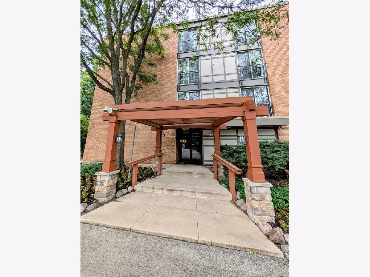 Condos & Townhomes Rented Four Lakes Lisle Illinois, 5830 Oakwood