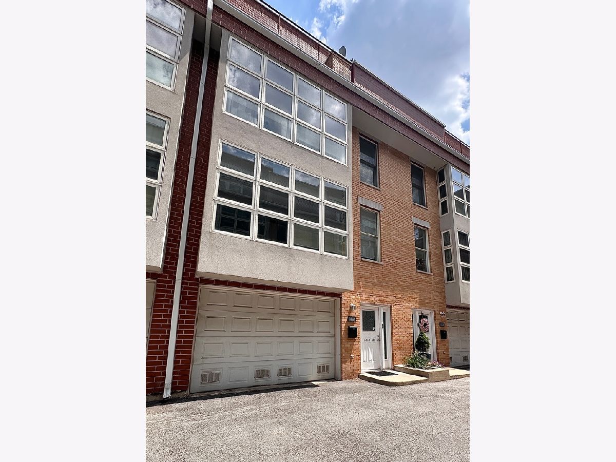 Condos & Townhomes & Homes Rented Irving Park Townhomes Chicago Illinois, 3337 Irving Park