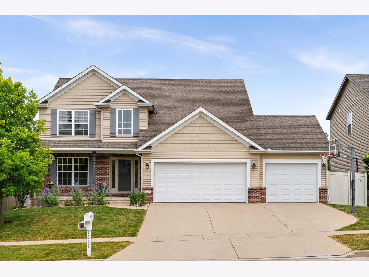 Homes & Condos & Townhomes Sold Grove On Kickapoo Creek Bloomington Illinois, 1312 Wicklow