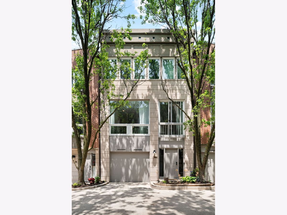 Townhomes Rented Tamerlane Chicago Illinois, 2675 Greenview