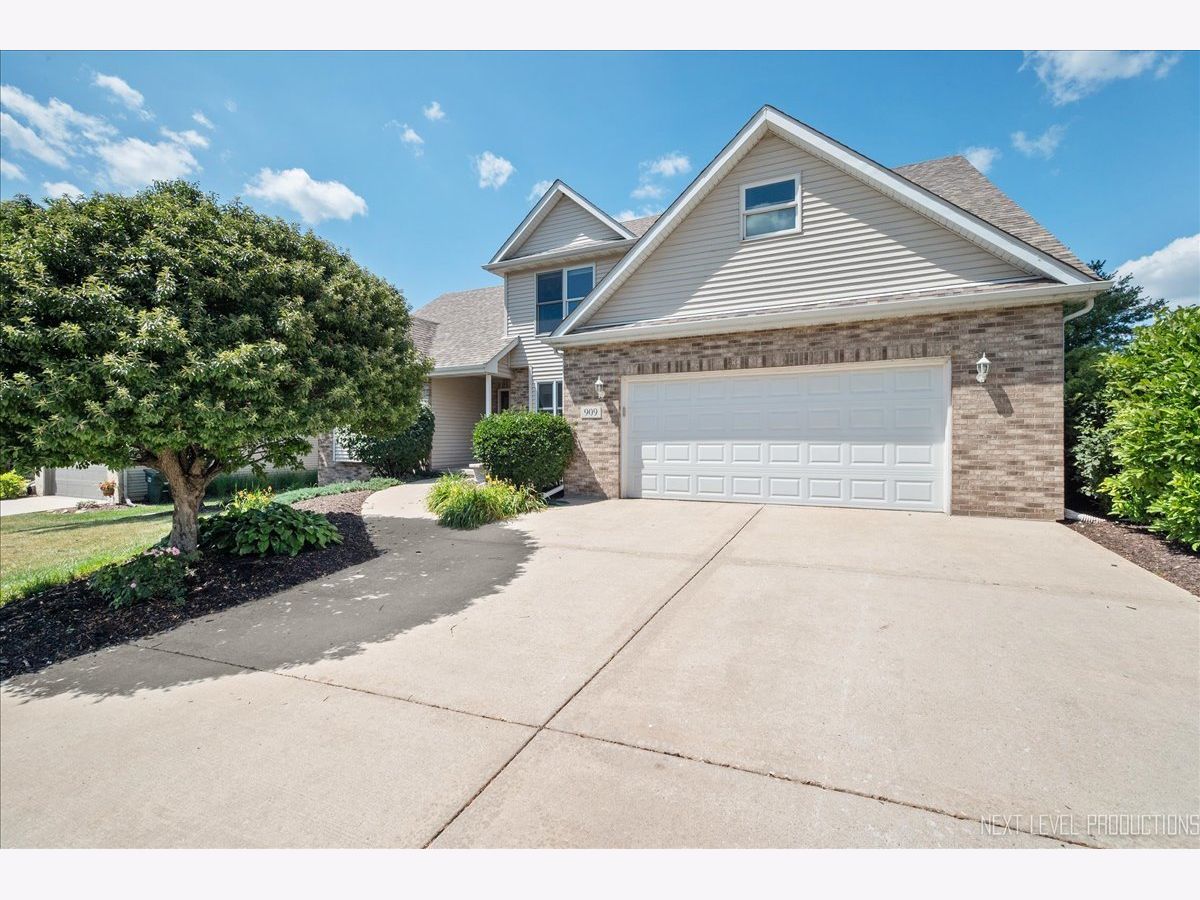  Sold Minooka Illinois, 909 Casey