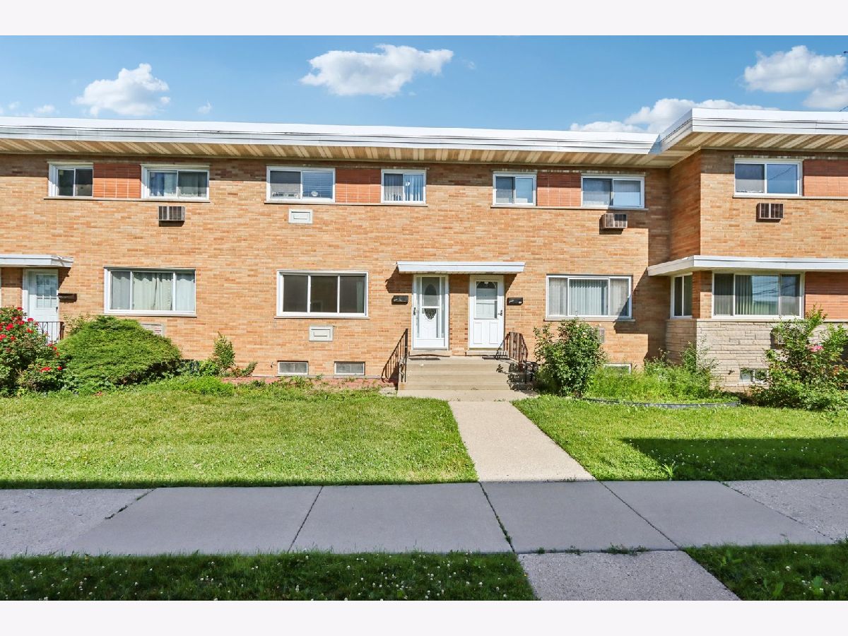 Townhomes & Condos Sold Greenwood Park Des Plaines Illinois, 8666 Gregory