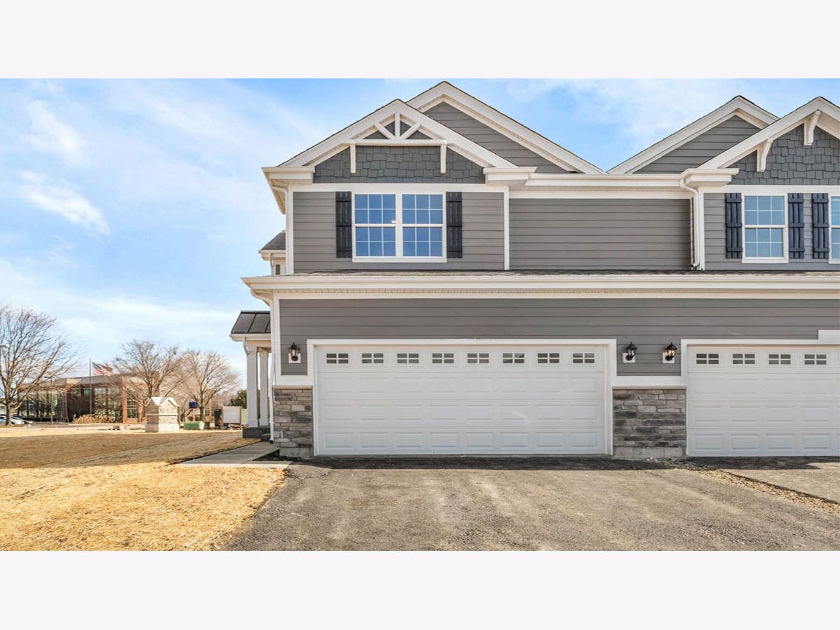 Condos & Townhomes For Sale Charlestowne Lakes St Charles Illinois, 283 Charlestowne Lakes Drive